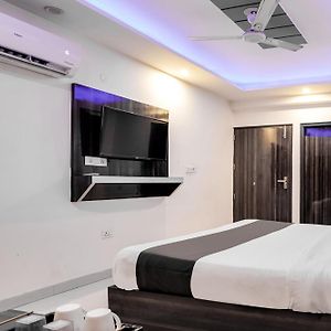 Hotel O Tavish Inn